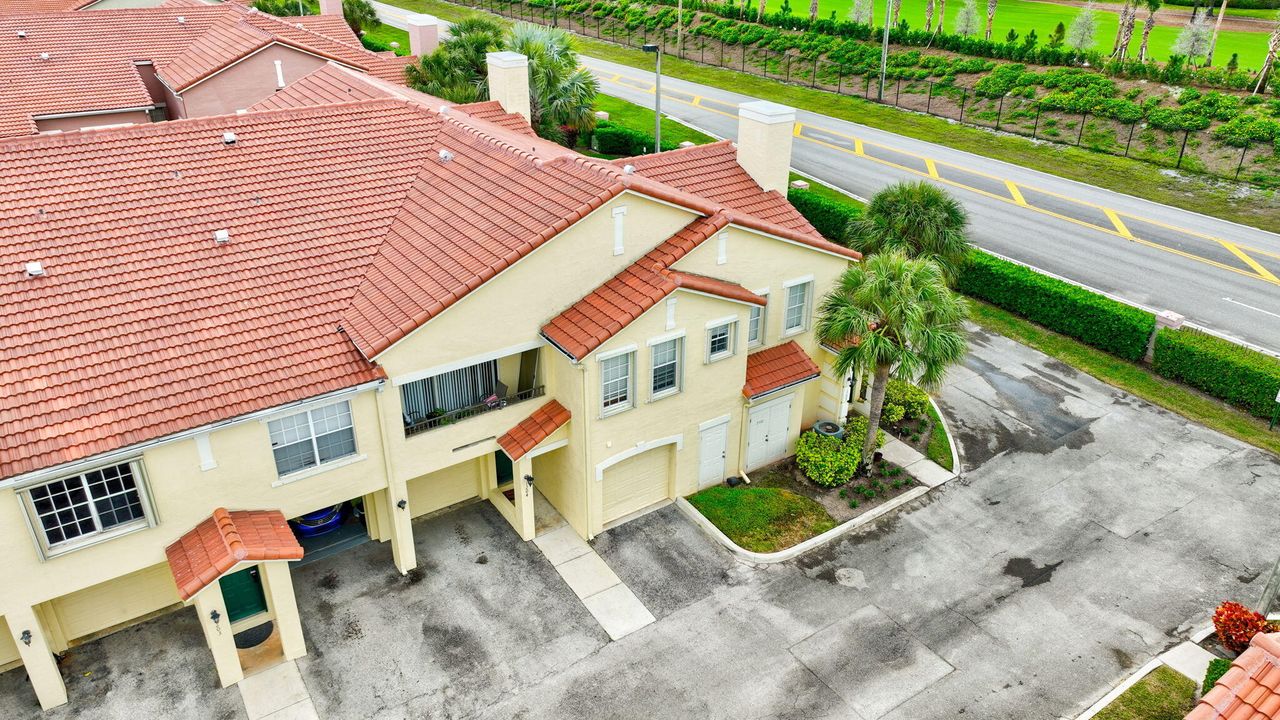 For Rent: $3,600 (2 beds, 2 baths, 1304 Square Feet)