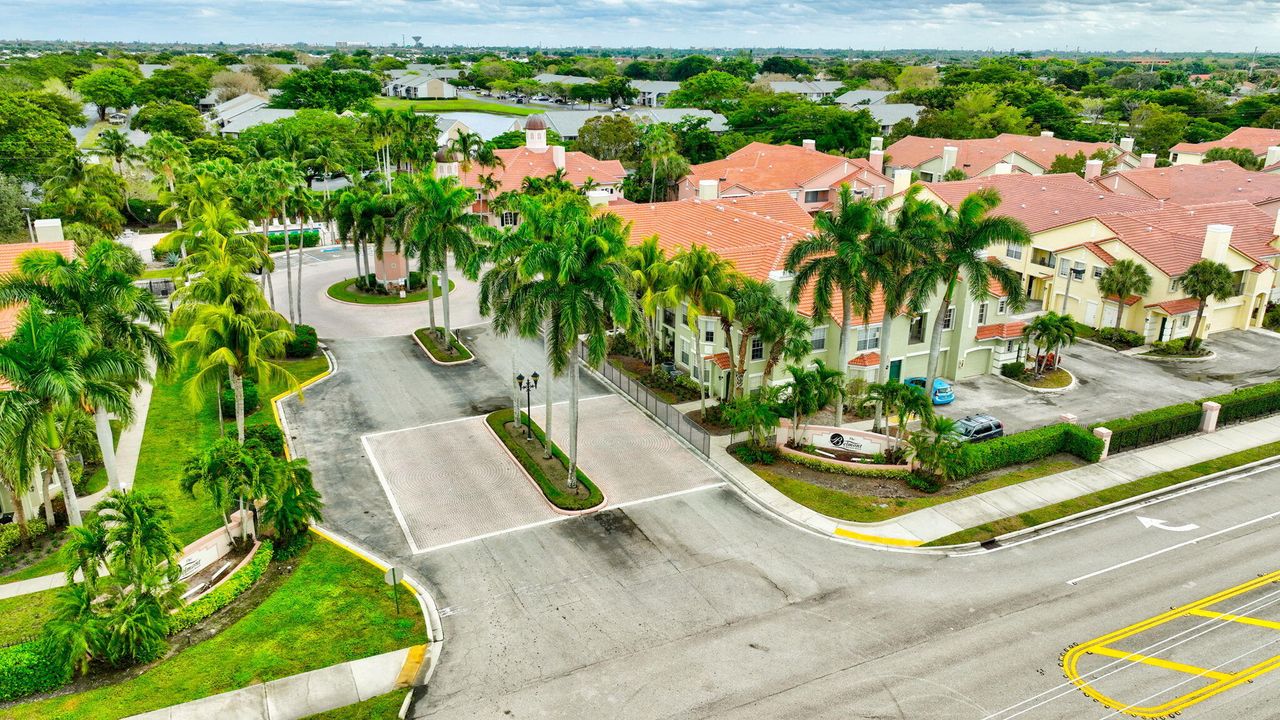 For Rent: $3,600 (2 beds, 2 baths, 1304 Square Feet)