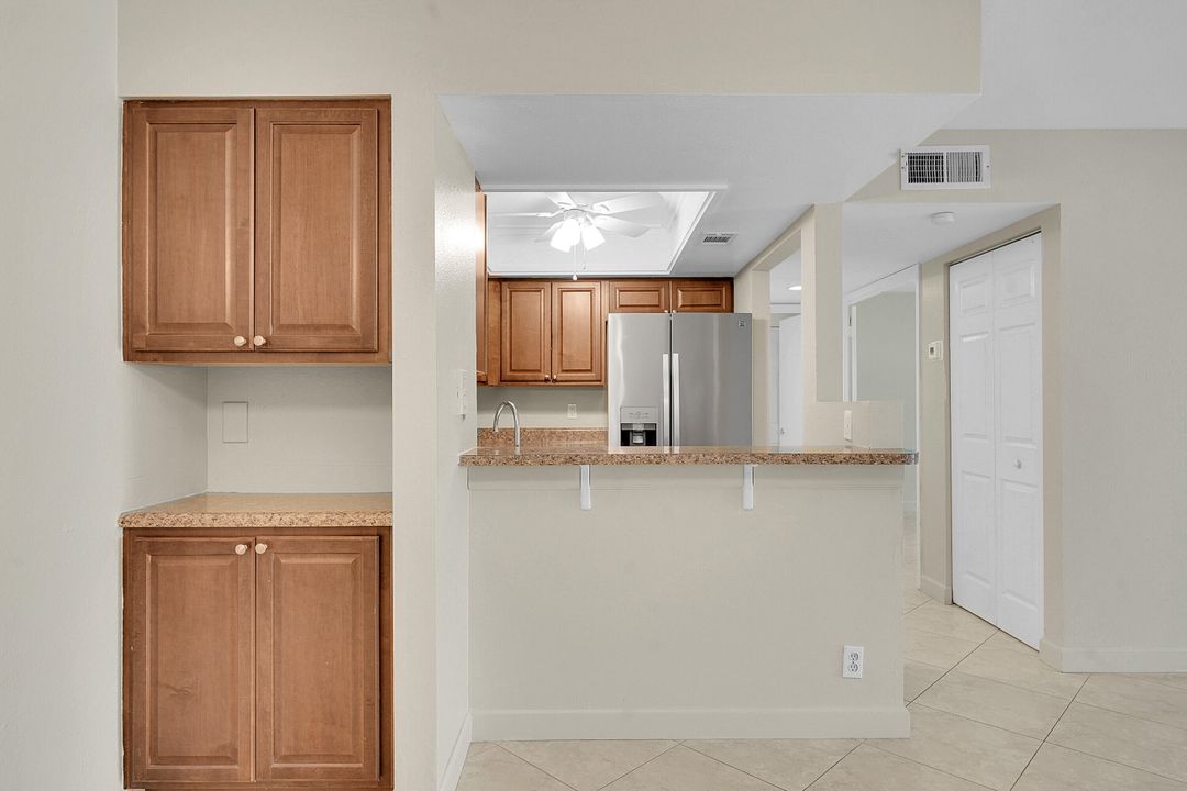 For Sale: $165,000 (1 beds, 1 baths, 705 Square Feet)