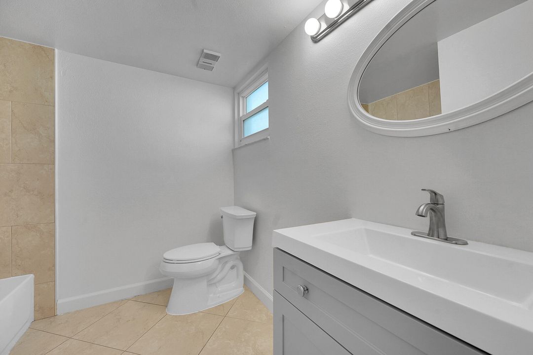 For Sale: $165,000 (1 beds, 1 baths, 705 Square Feet)