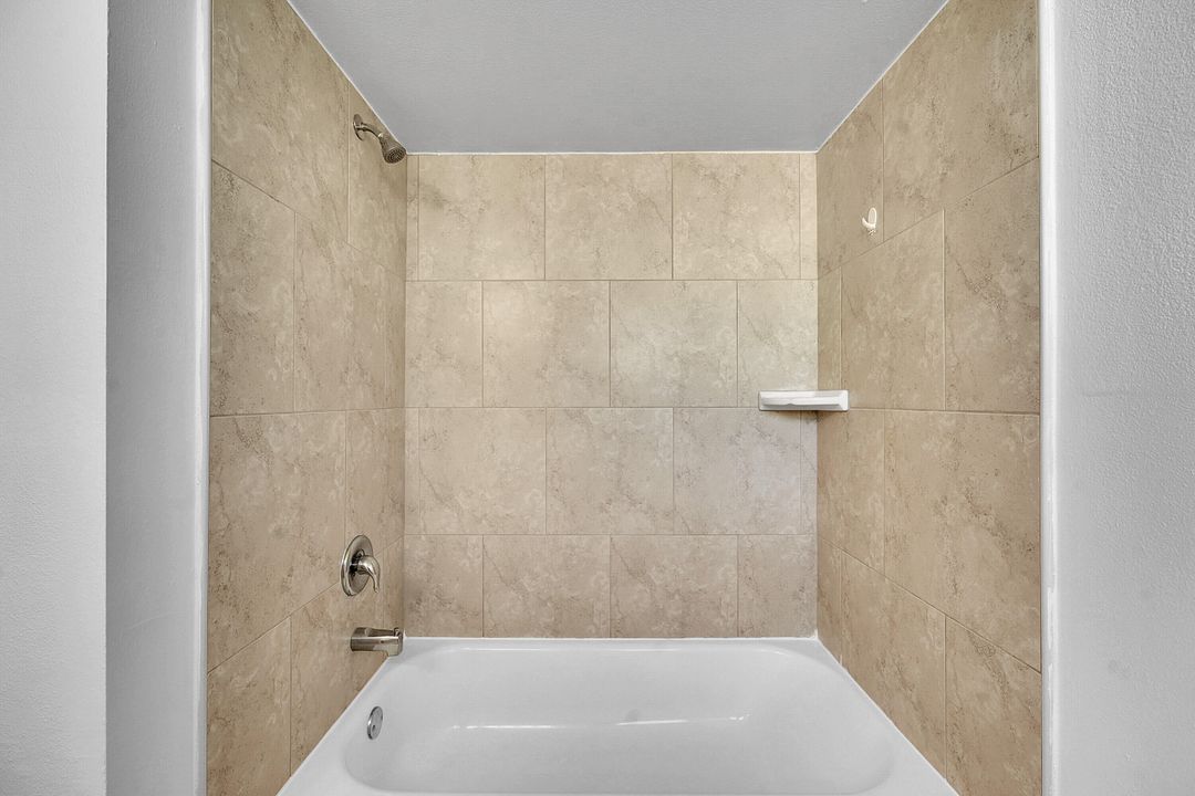 For Sale: $165,000 (1 beds, 1 baths, 705 Square Feet)