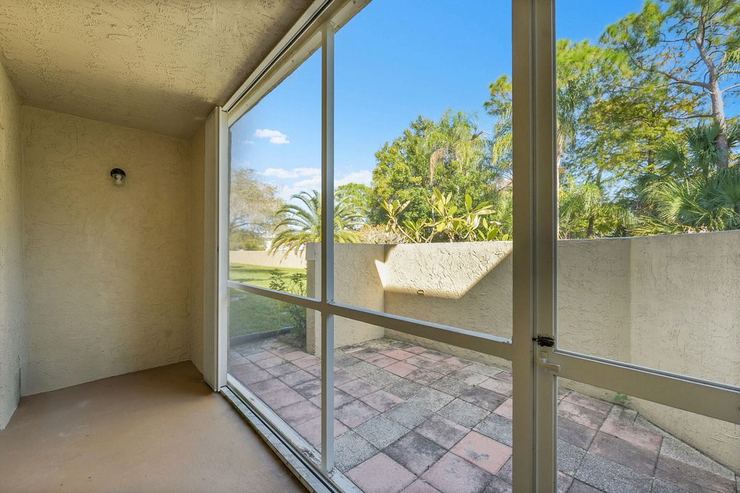 For Sale: $165,000 (1 beds, 1 baths, 705 Square Feet)