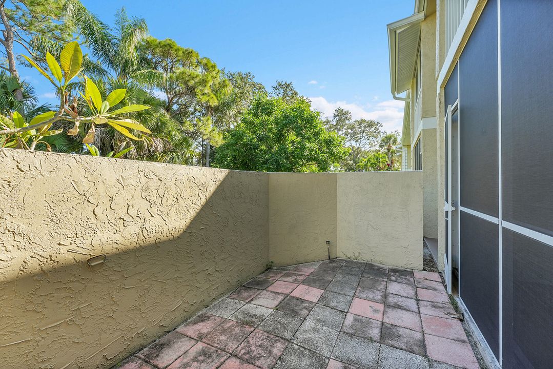 For Sale: $165,000 (1 beds, 1 baths, 705 Square Feet)