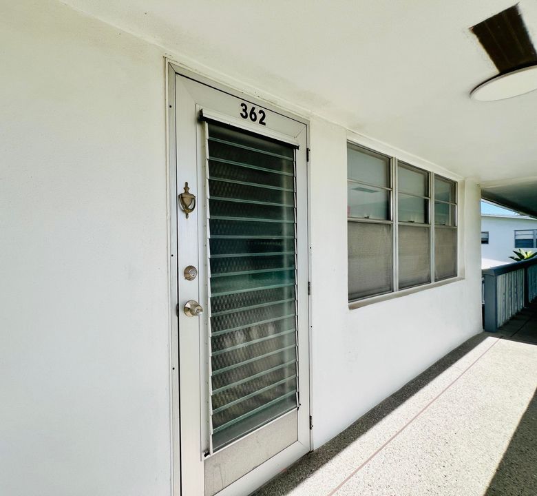 For Sale: $85,000 (1 beds, 1 baths, 684 Square Feet)