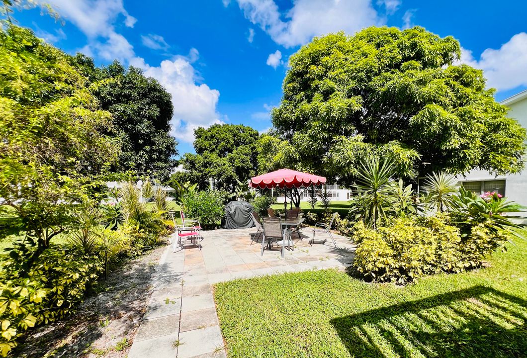 For Sale: $85,000 (1 beds, 1 baths, 684 Square Feet)