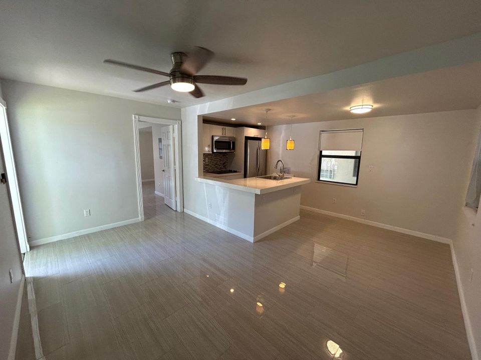 Под контрактом: $1,850 (1 спален, 1 ванн, 622 Квадратных фут)