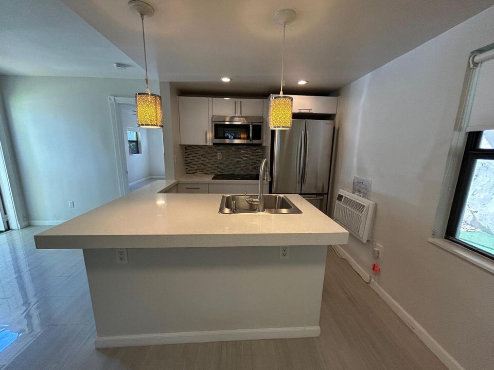 Под контрактом: $1,850 (1 спален, 1 ванн, 622 Квадратных фут)