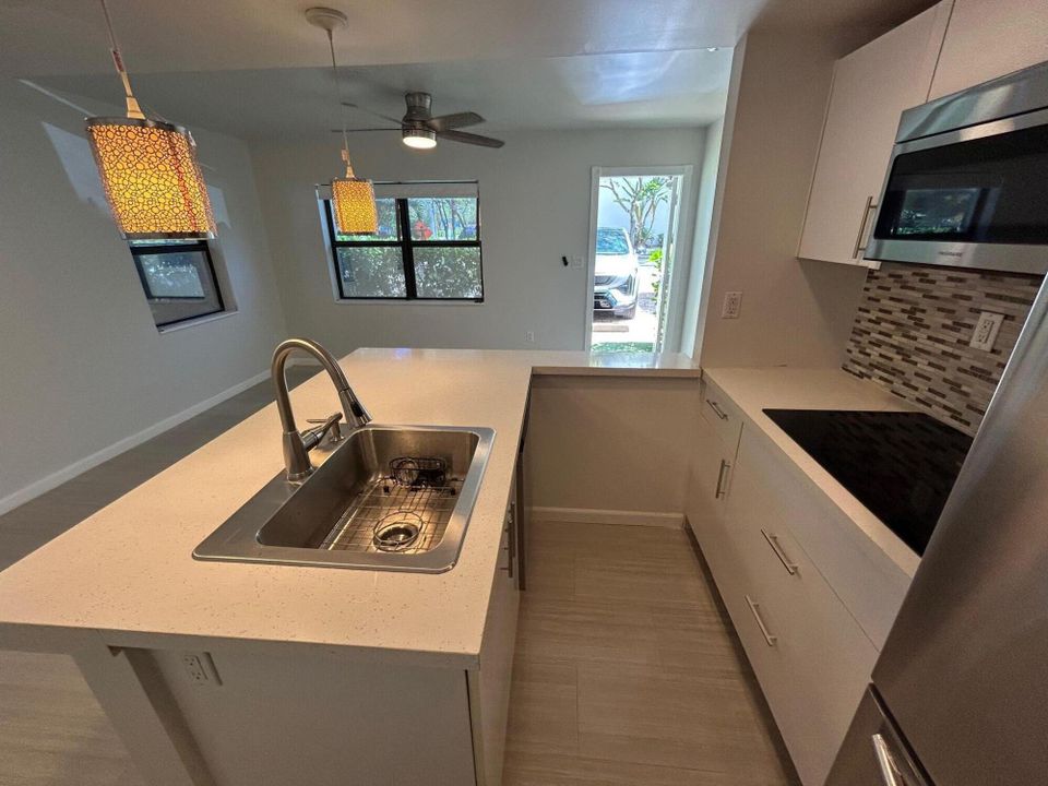 Под контрактом: $1,850 (1 спален, 1 ванн, 622 Квадратных фут)