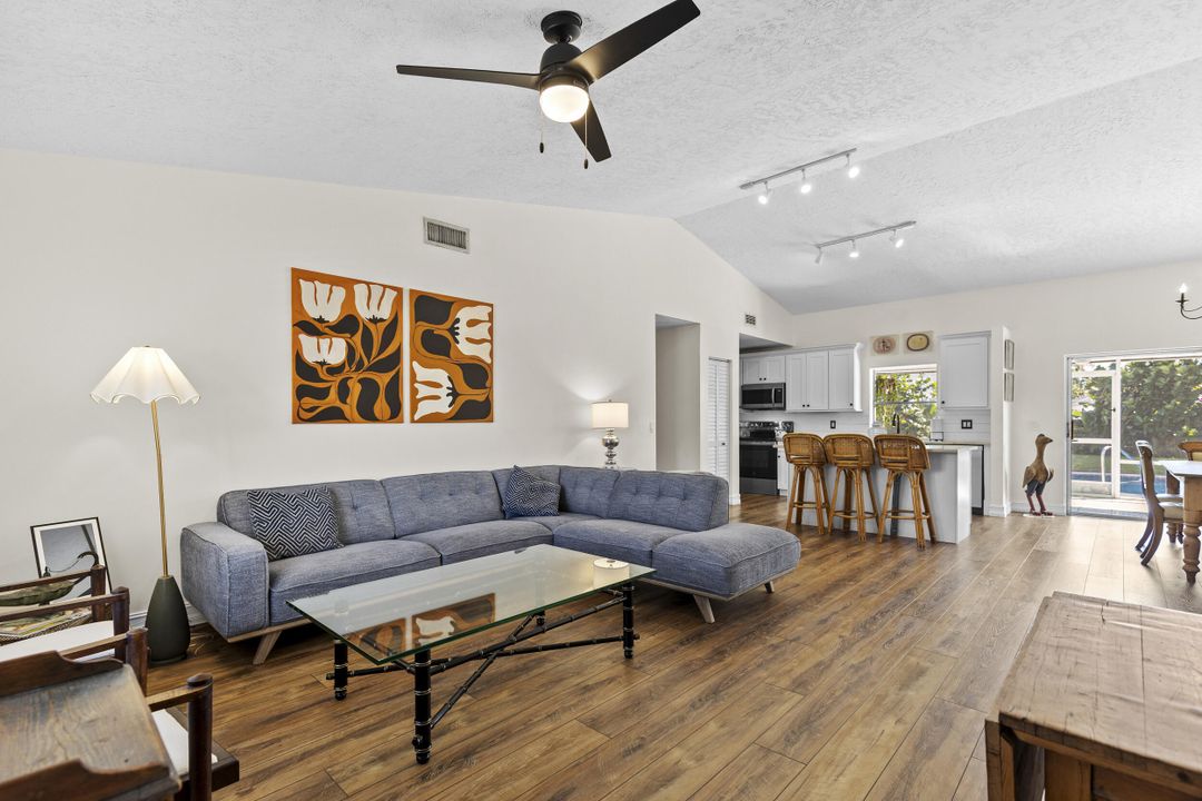 Active With Contract: $600,000 (4 beds, 2 baths, 1548 Square Feet)
