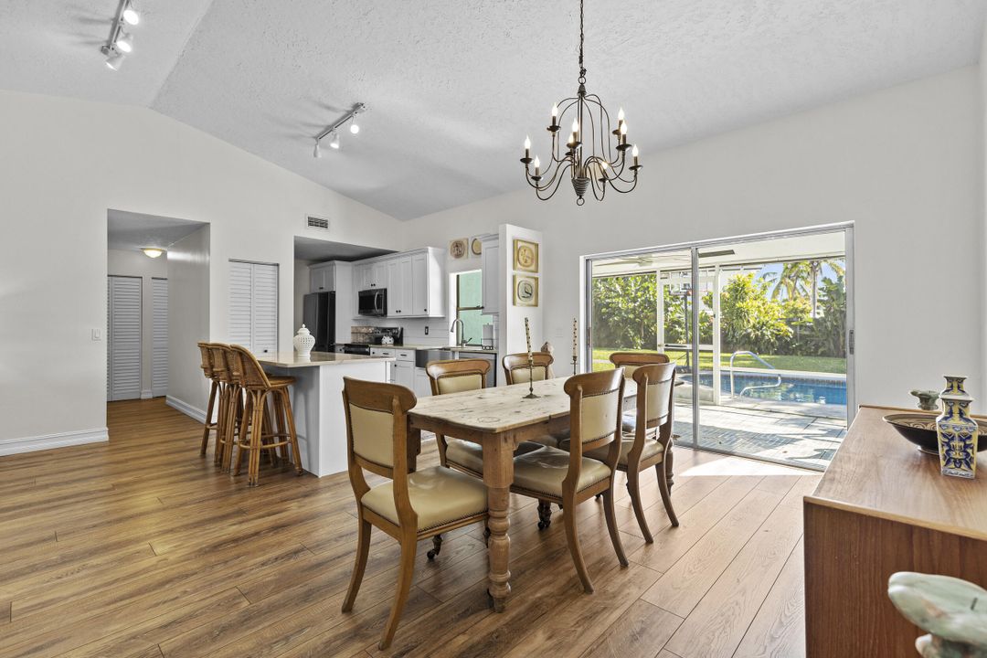 Active With Contract: $600,000 (4 beds, 2 baths, 1548 Square Feet)