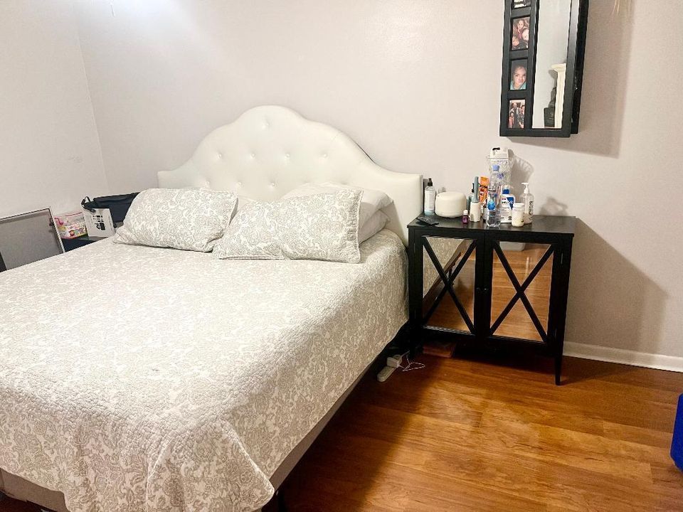 For Sale: $220,000 (2 beds, 2 baths, 768 Square Feet)