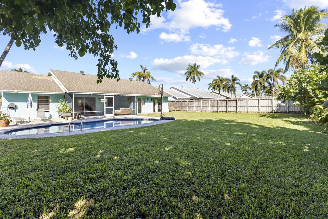 Active With Contract: $600,000 (4 beds, 2 baths, 1548 Square Feet)