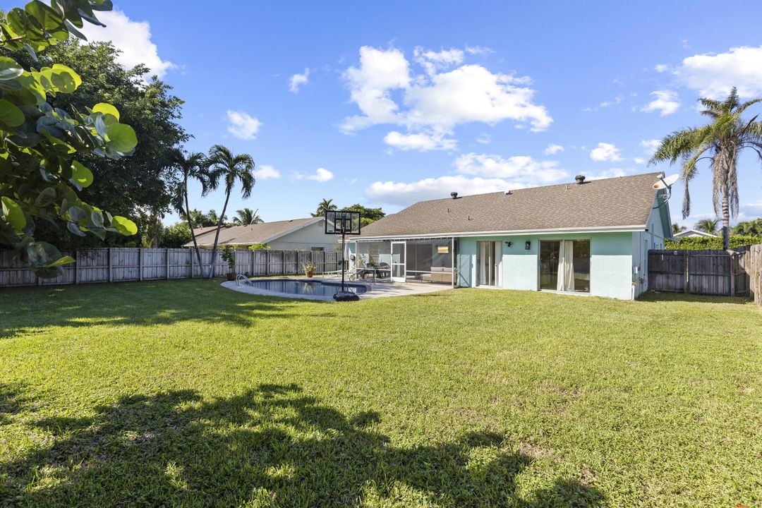 Active With Contract: $600,000 (4 beds, 2 baths, 1548 Square Feet)