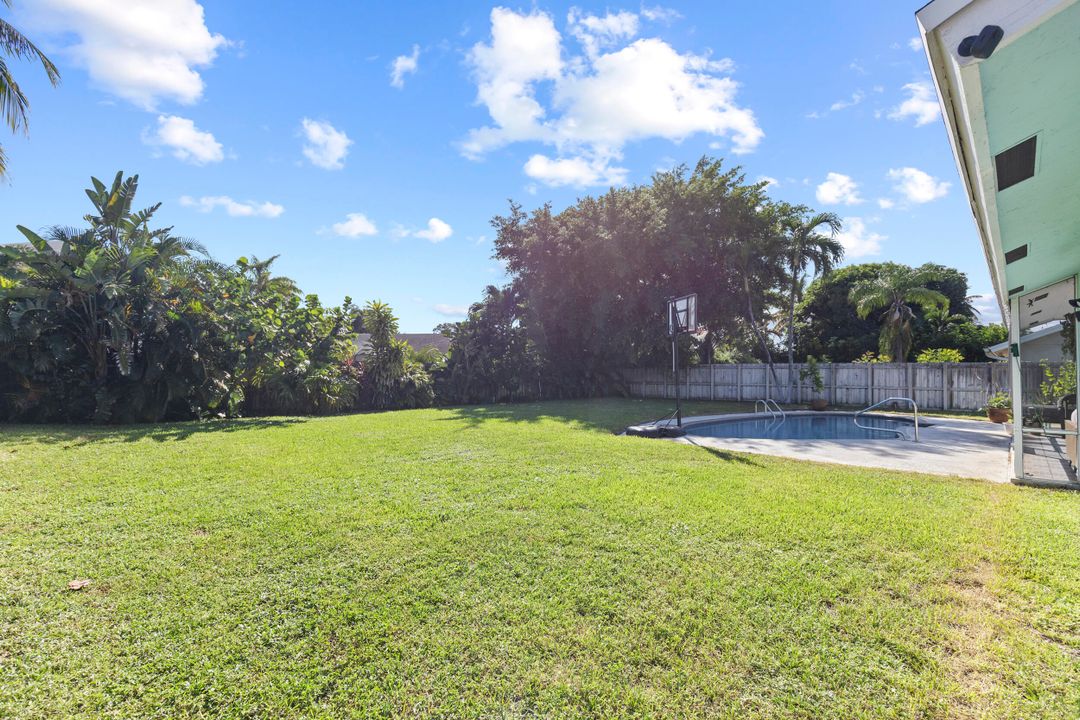 Active With Contract: $600,000 (4 beds, 2 baths, 1548 Square Feet)