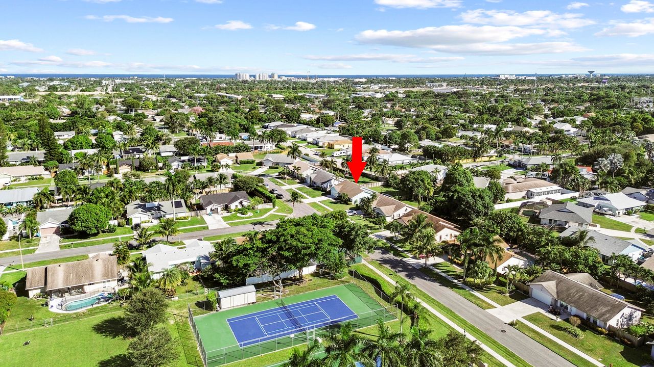 Active With Contract: $600,000 (4 beds, 2 baths, 1548 Square Feet)