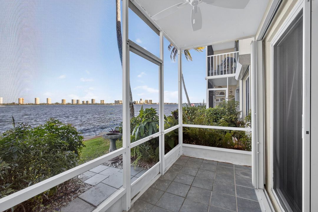 合同活跃: $225,000 (2 贝兹, 1 浴室, 880 平方英尺)