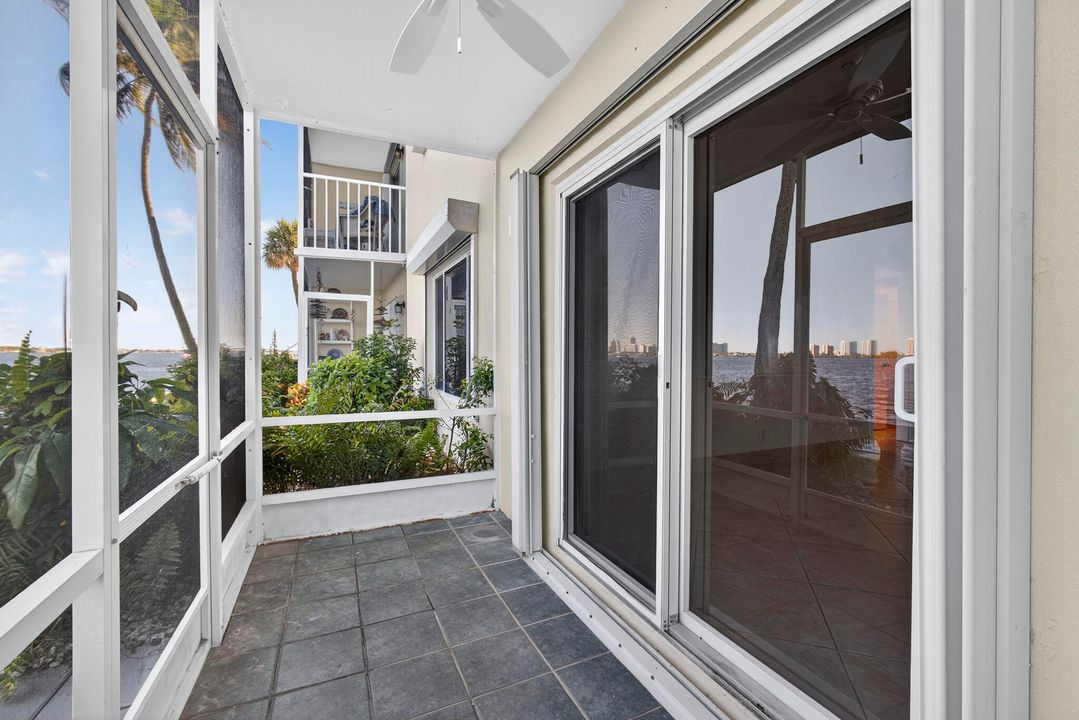 合同活跃: $225,000 (2 贝兹, 1 浴室, 880 平方英尺)