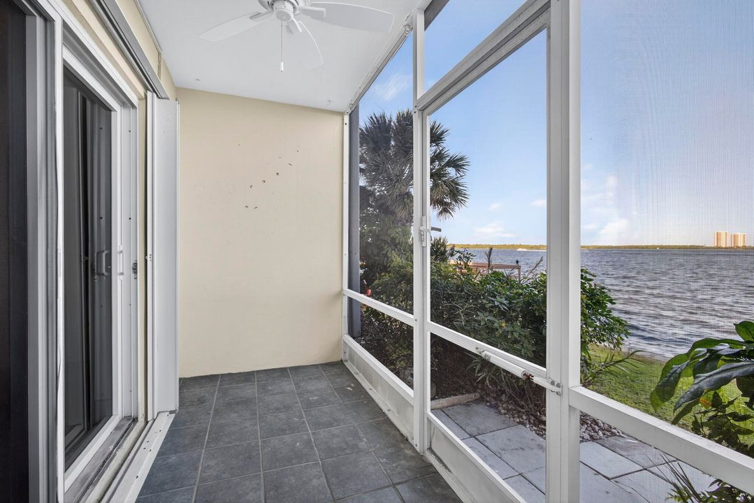 合同活跃: $225,000 (2 贝兹, 1 浴室, 880 平方英尺)