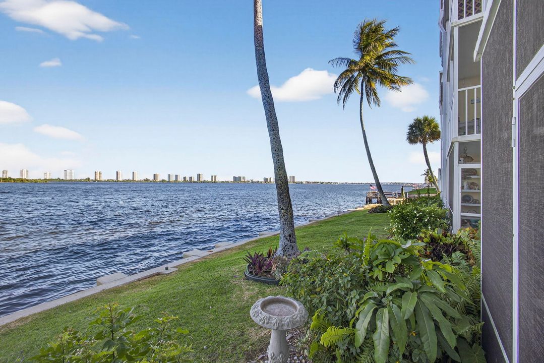 合同活跃: $225,000 (2 贝兹, 1 浴室, 880 平方英尺)