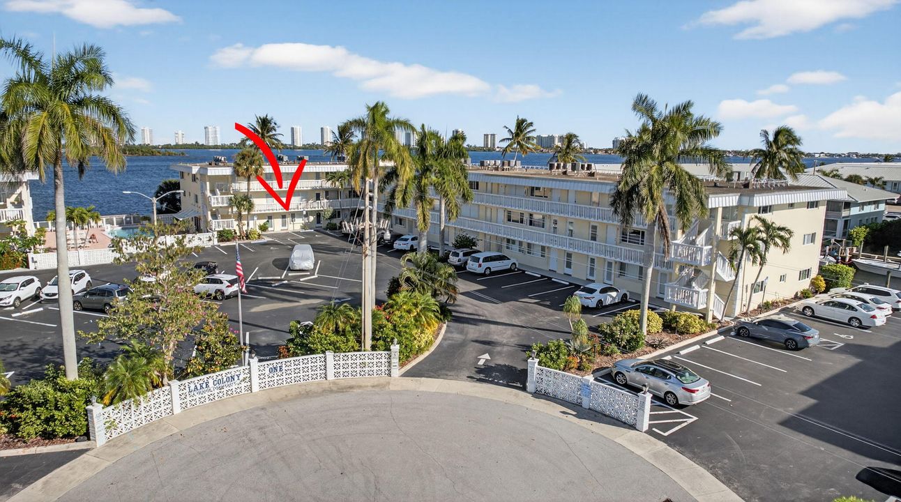 合同活跃: $225,000 (2 贝兹, 1 浴室, 880 平方英尺)