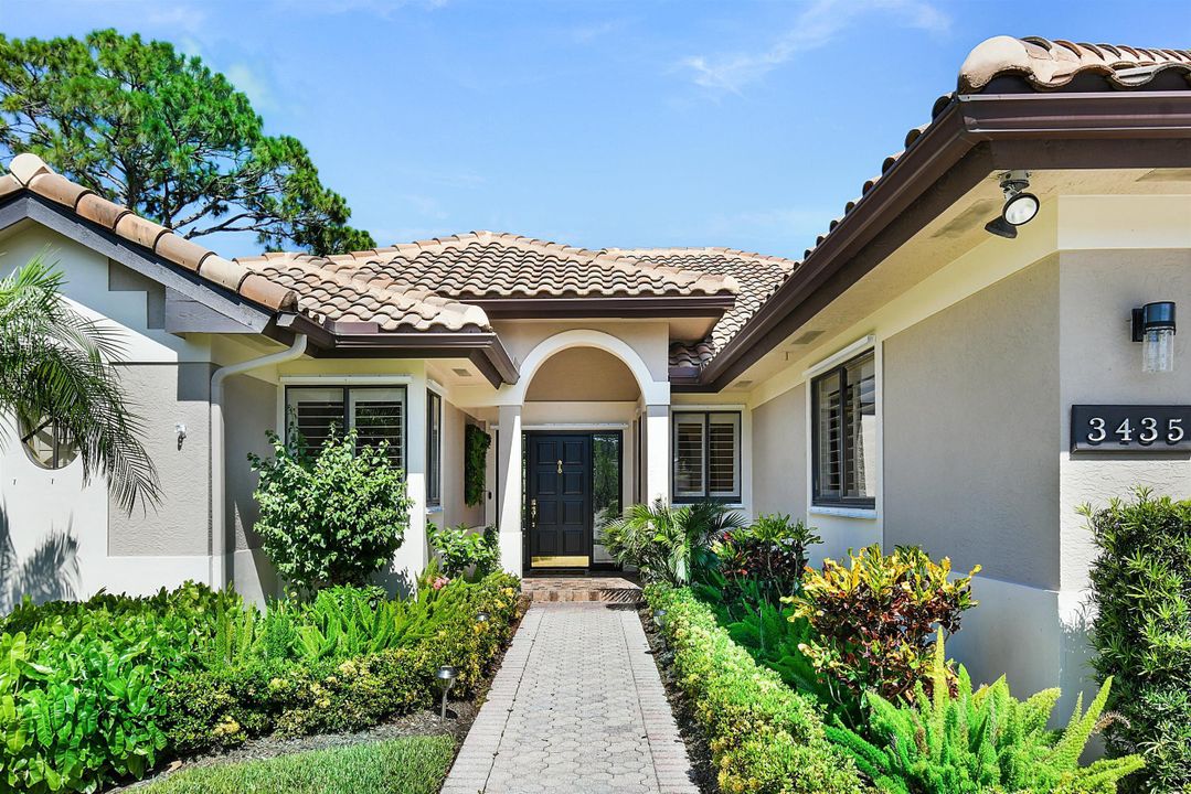 For Sale: $699,900 (3 beds, 2 baths, 2377 Square Feet)