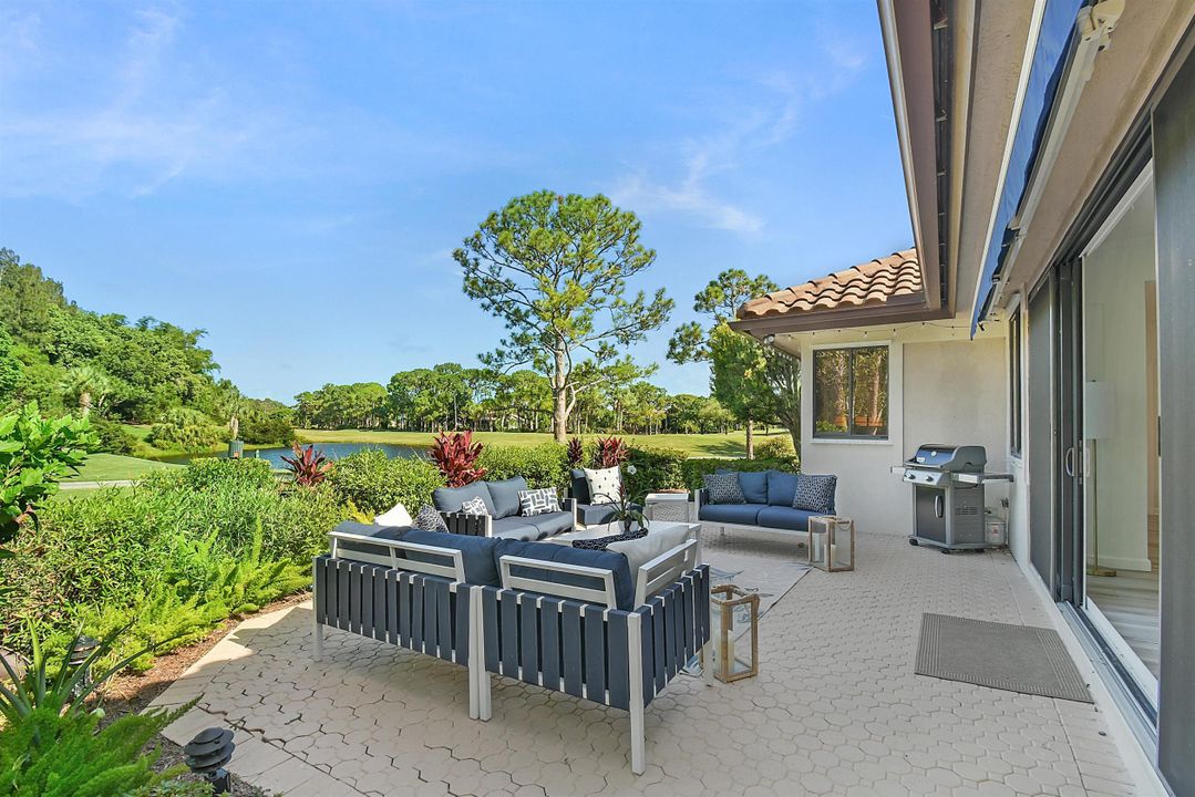 For Sale: $699,900 (3 beds, 2 baths, 2377 Square Feet)