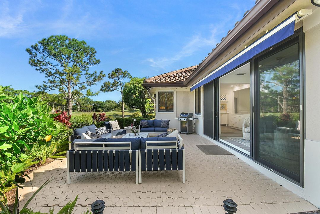 For Sale: $699,900 (3 beds, 2 baths, 2377 Square Feet)