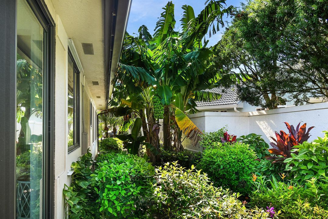 For Sale: $699,900 (3 beds, 2 baths, 2377 Square Feet)