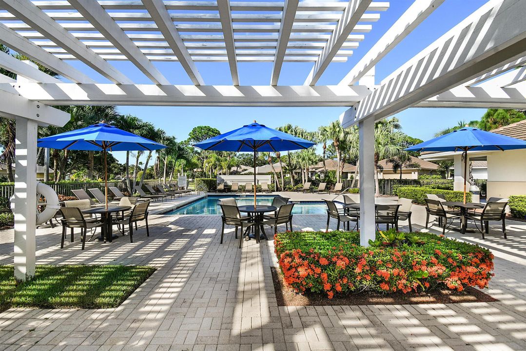 For Sale: $699,900 (3 beds, 2 baths, 2377 Square Feet)