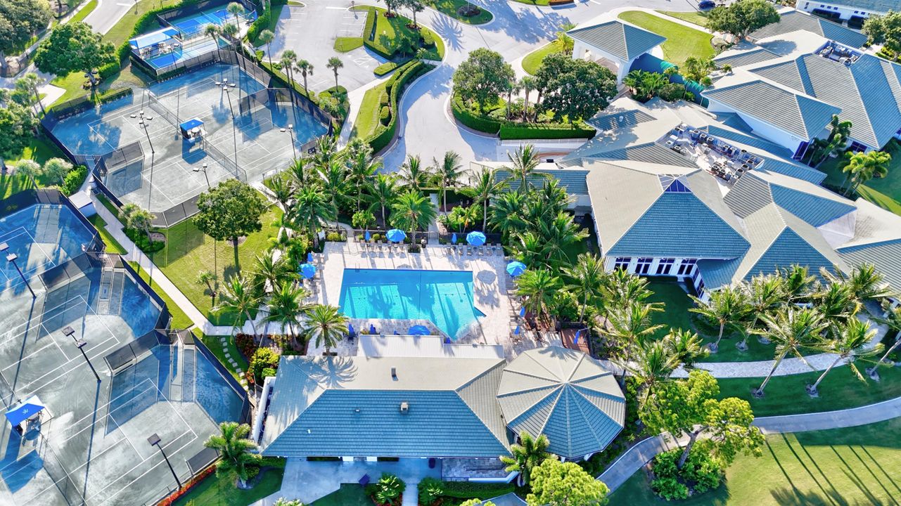 For Sale: $699,900 (3 beds, 2 baths, 2377 Square Feet)