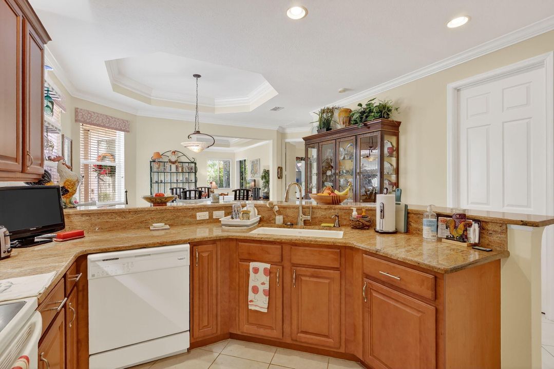 На продажу: $364,900 (3 спален, 2 ванн, 1751 Квадратных фут)