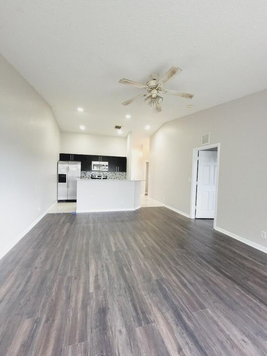 For Sale: $222,900 (3 beds, 2 baths, 1061 Square Feet)