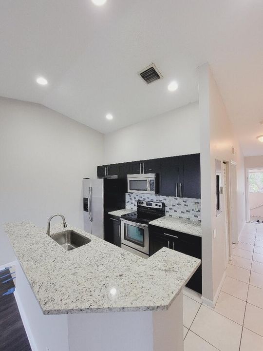 For Sale: $222,900 (3 beds, 2 baths, 1061 Square Feet)