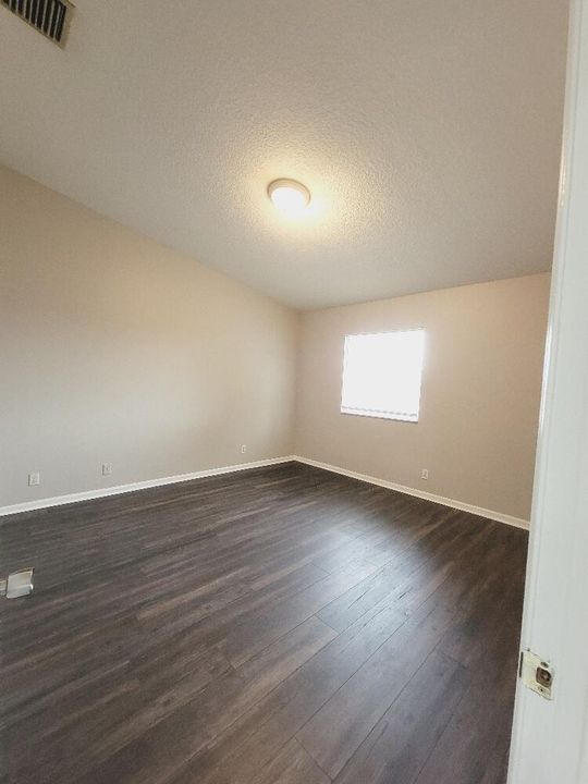 For Sale: $222,900 (3 beds, 2 baths, 1061 Square Feet)