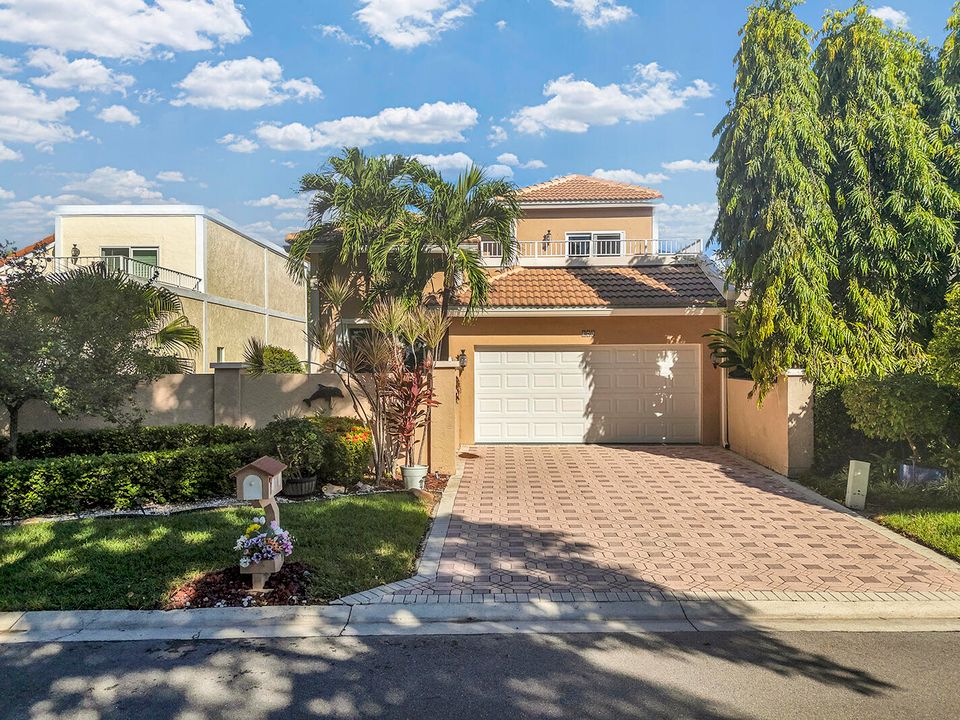 For Sale: $1,189,000 (3 beds, 2 baths, 2038 Square Feet)