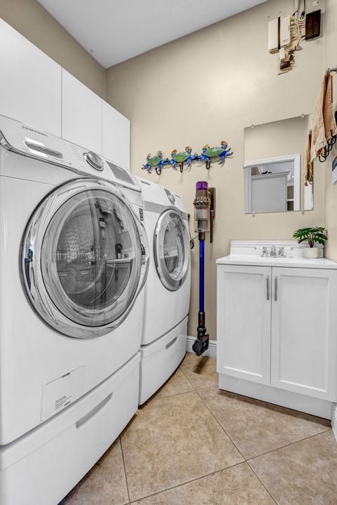 For Sale: $1,189,000 (3 beds, 2 baths, 2038 Square Feet)