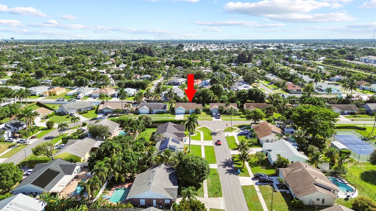 Active With Contract: $600,000 (4 beds, 2 baths, 1548 Square Feet)