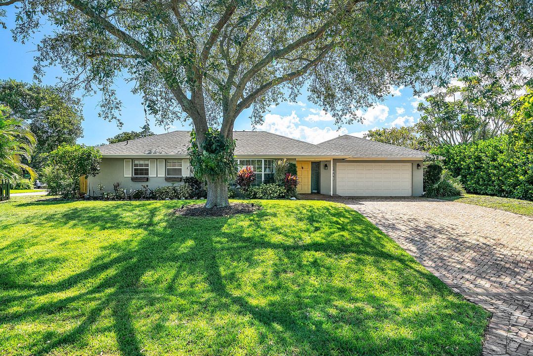 Active With Contract: $935,000 (4 beds, 4 baths, 3151 Square Feet)