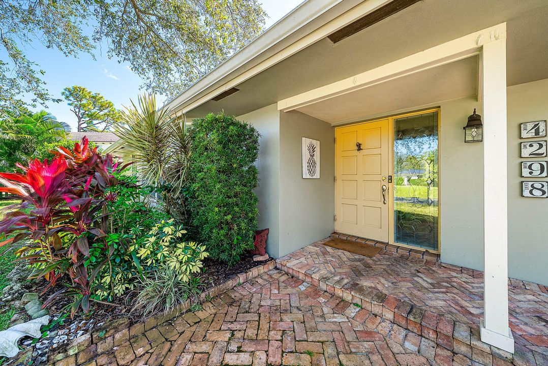 Active With Contract: $935,000 (4 beds, 4 baths, 3151 Square Feet)