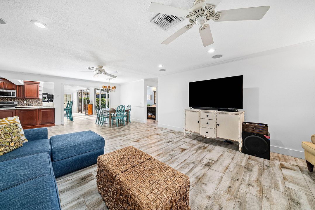 Active With Contract: $935,000 (4 beds, 4 baths, 3151 Square Feet)