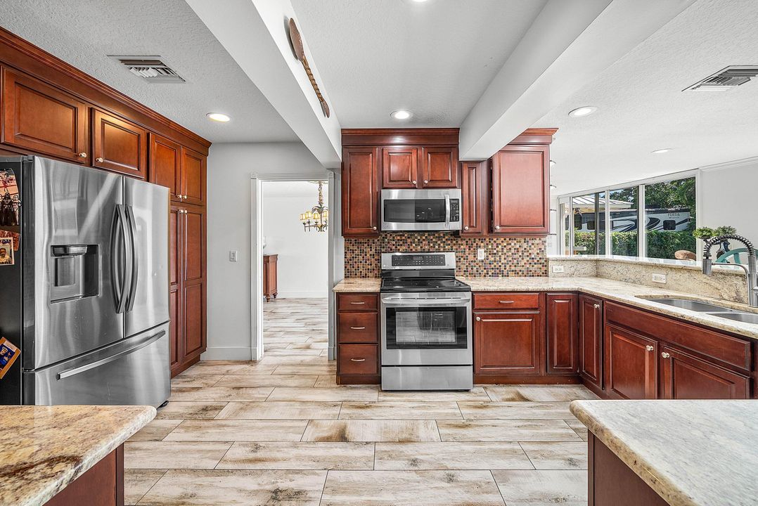 Active With Contract: $935,000 (4 beds, 4 baths, 3151 Square Feet)