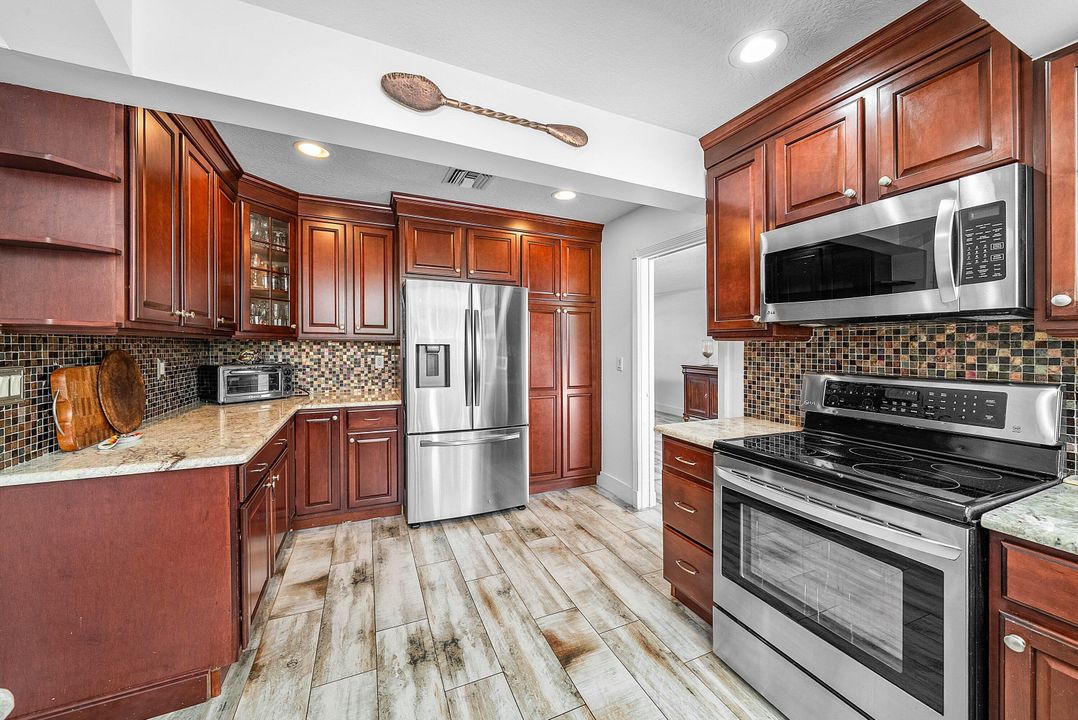 Active With Contract: $935,000 (4 beds, 4 baths, 3151 Square Feet)