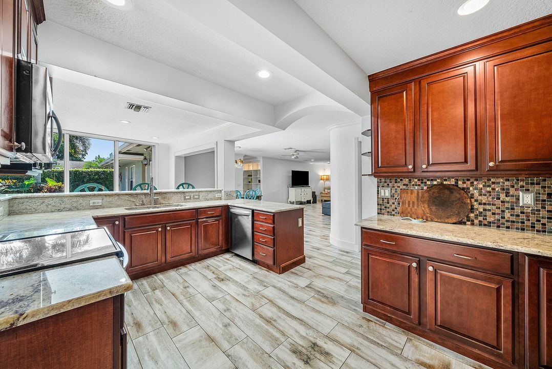 Active With Contract: $935,000 (4 beds, 4 baths, 3151 Square Feet)