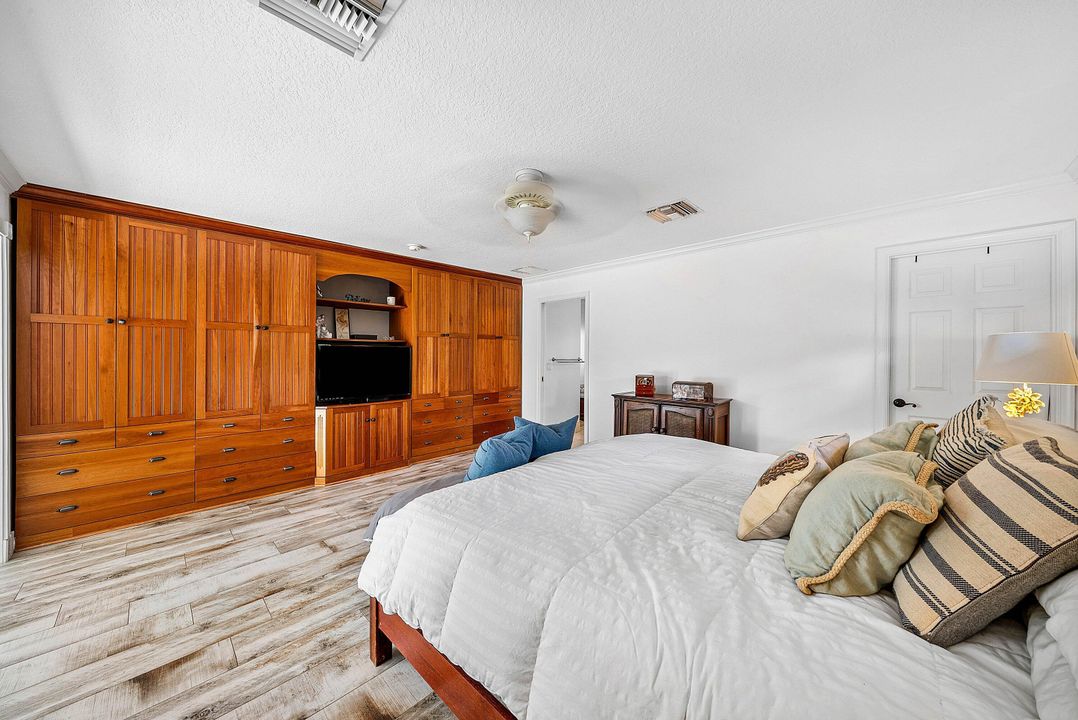 Active With Contract: $935,000 (4 beds, 4 baths, 3151 Square Feet)