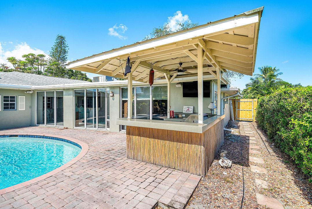 Active With Contract: $935,000 (4 beds, 4 baths, 3151 Square Feet)