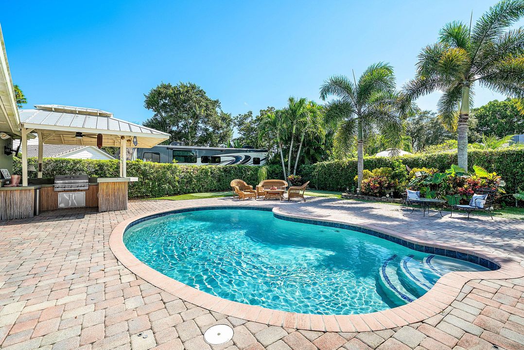 Active With Contract: $935,000 (4 beds, 4 baths, 3151 Square Feet)