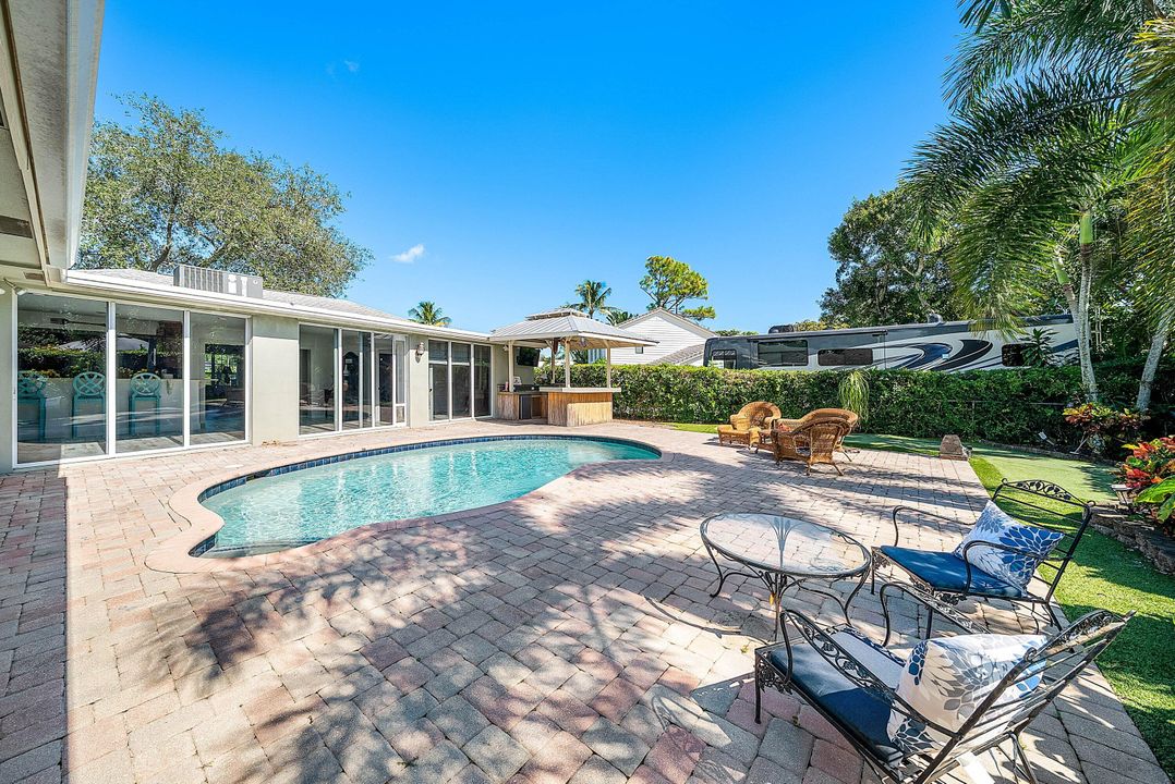 Active With Contract: $935,000 (4 beds, 4 baths, 3151 Square Feet)