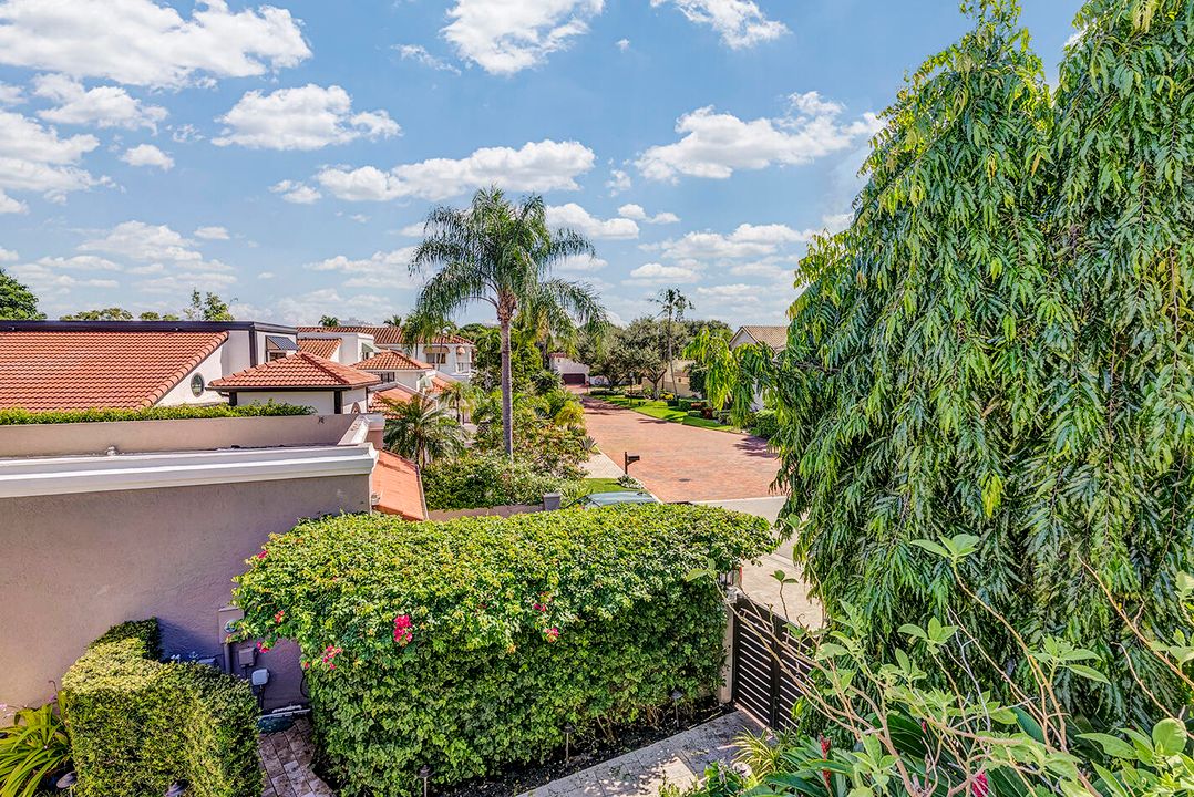 For Sale: $1,189,000 (3 beds, 2 baths, 2038 Square Feet)