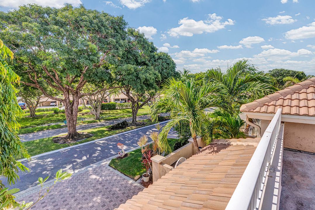 For Sale: $1,189,000 (3 beds, 2 baths, 2038 Square Feet)