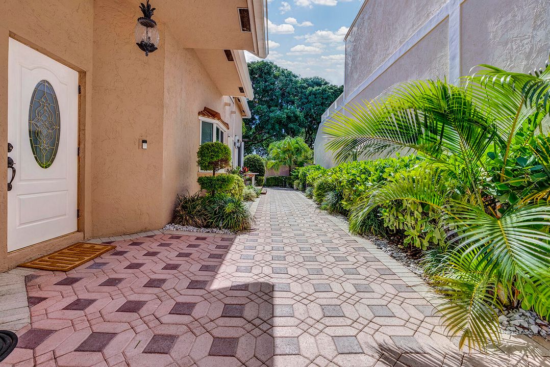 For Sale: $1,189,000 (3 beds, 2 baths, 2038 Square Feet)